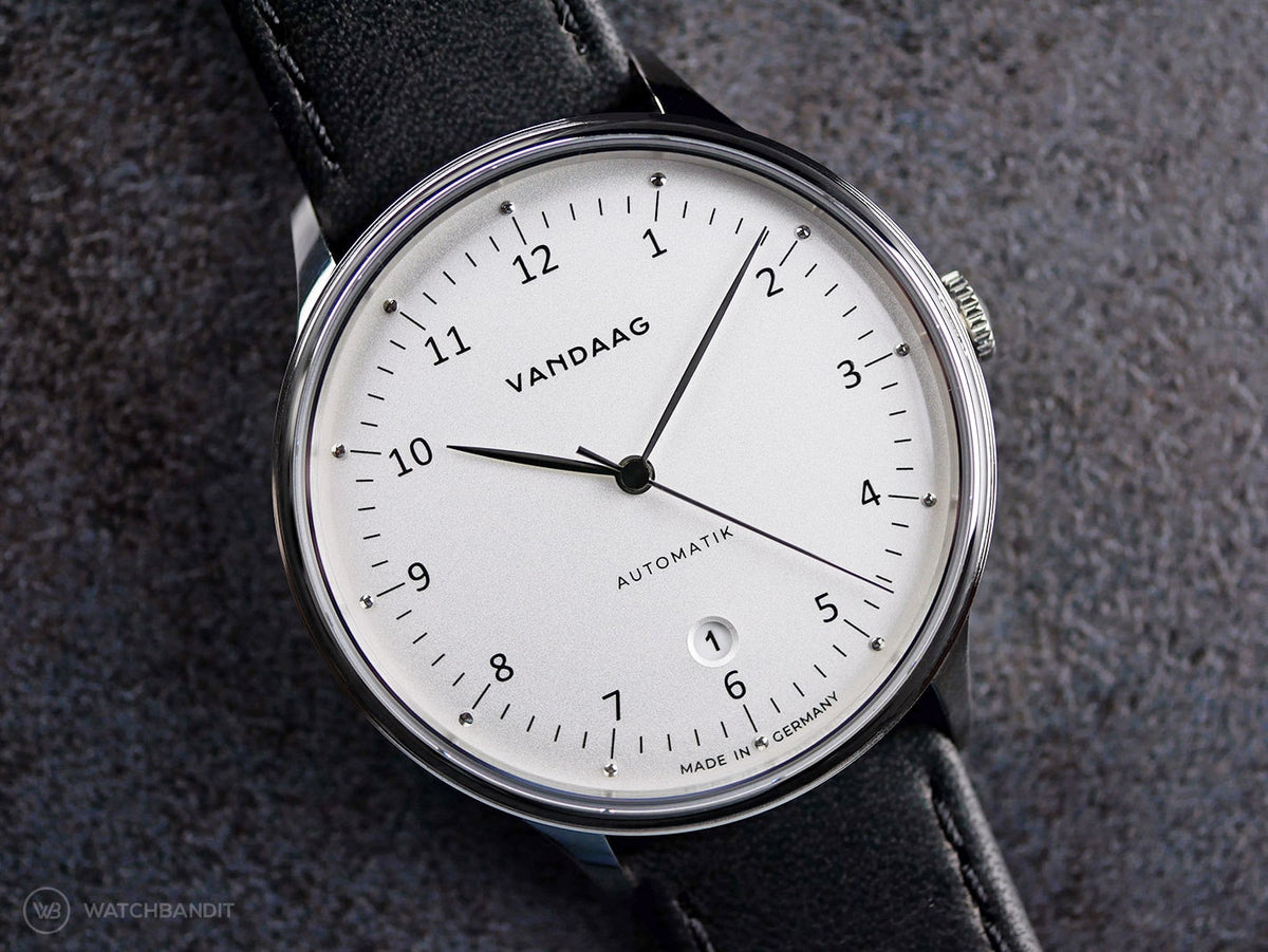 Vandaag-Primus_silver dial close up