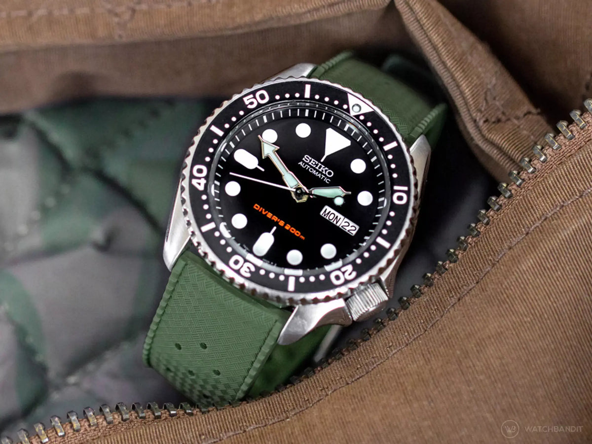 seiko-skx007-green-tropical-style-rubber-strap-strap-guide-watchbandit