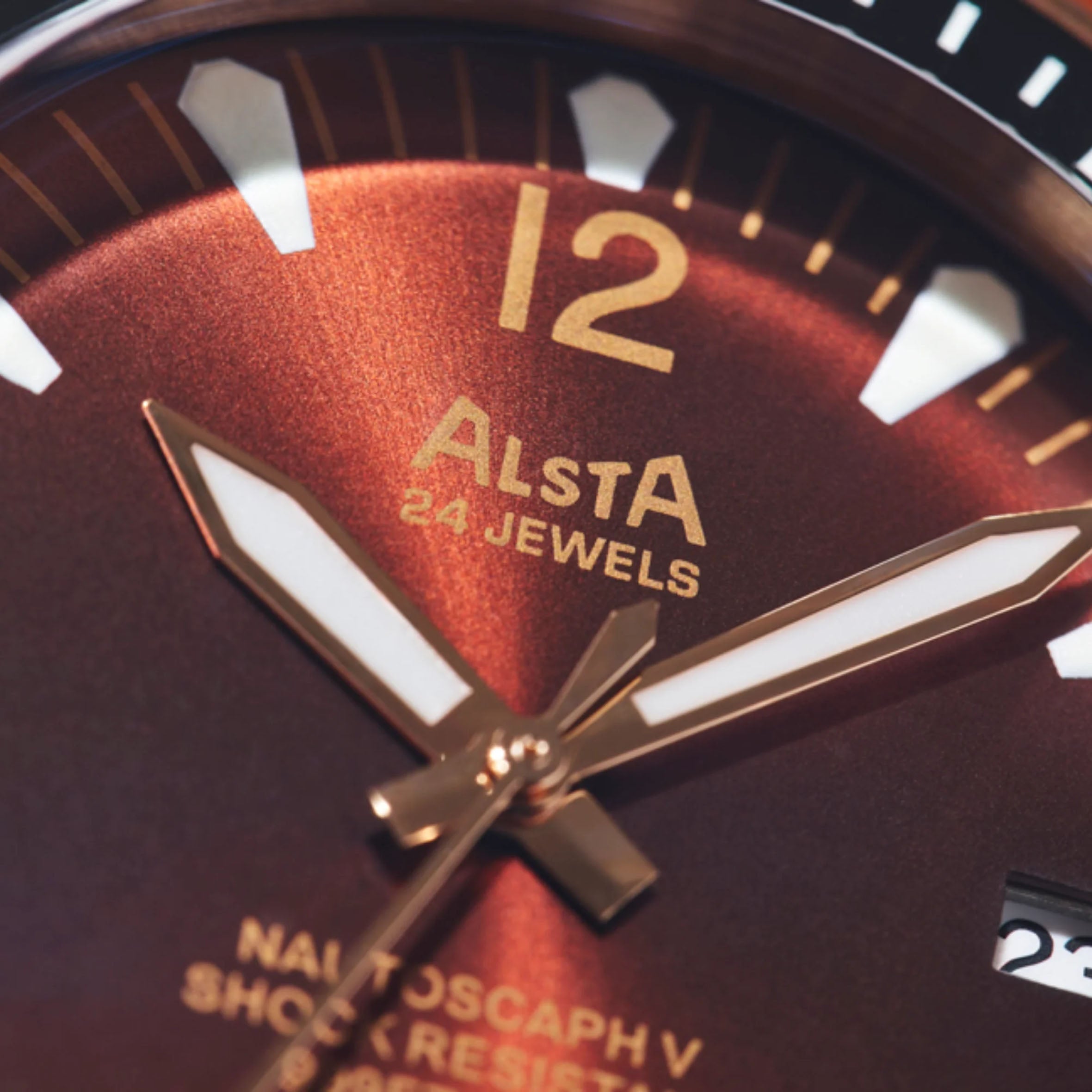 Alsta - Nautoscaph - Bronze Bark - dial macro