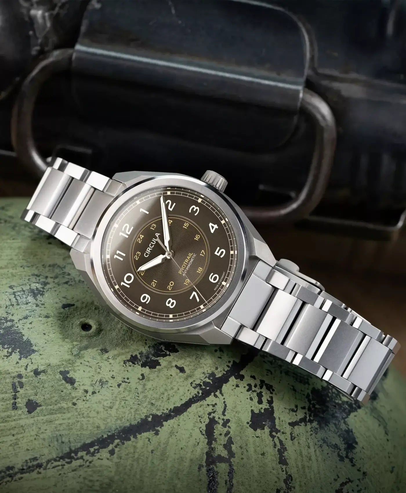 Circula ProTrail Umber - steel bracelet - mood