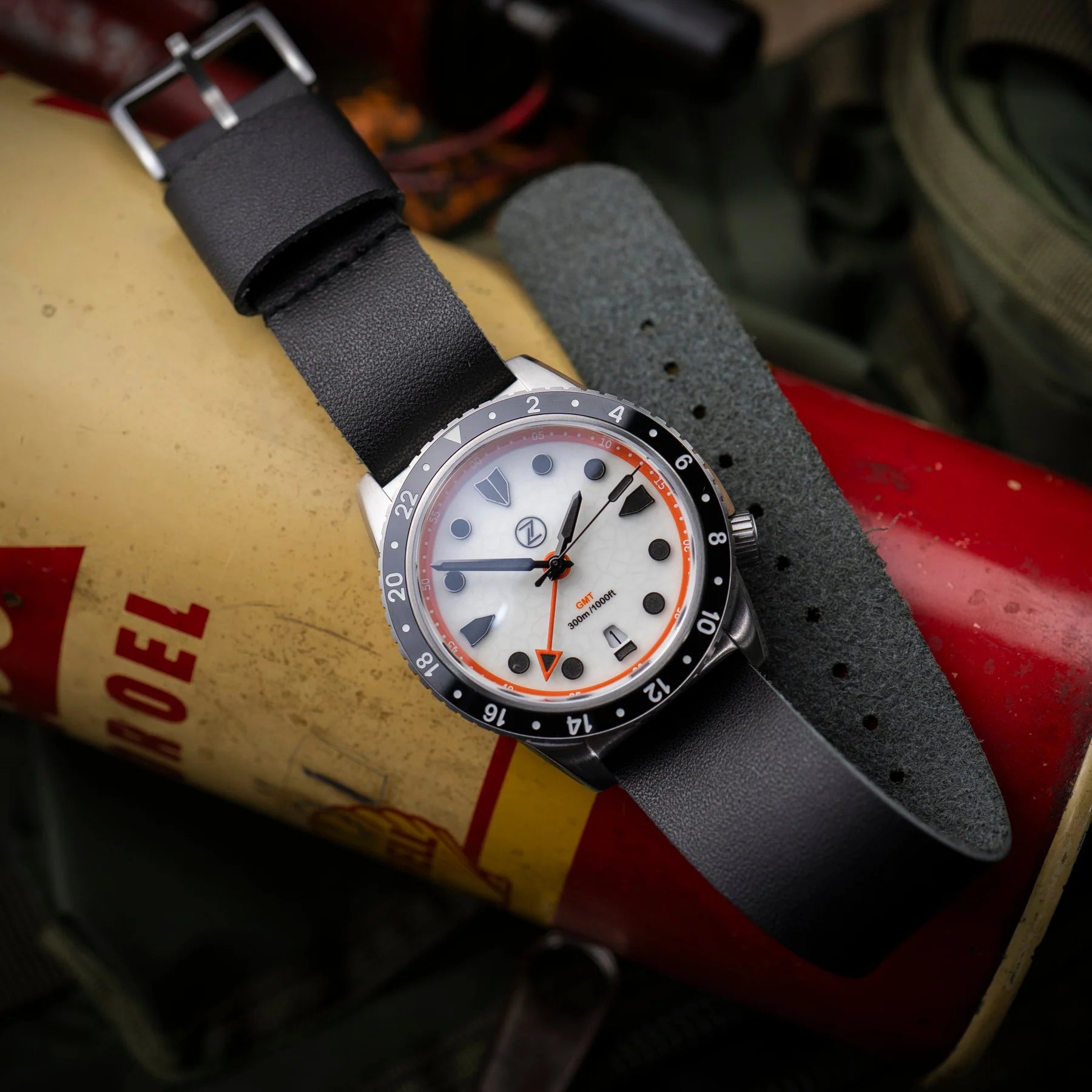 JelsdalSinglePassLeatherWatchStrap_Blackflat_1800x1800