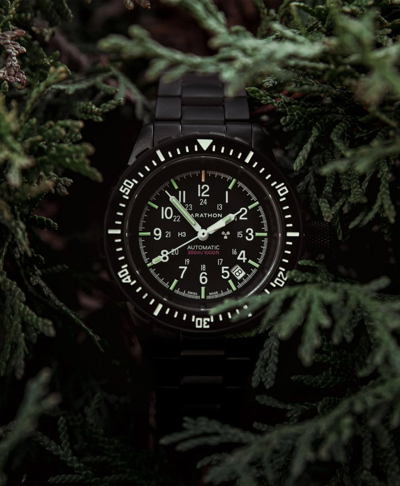 Marathon-41mm-Anthracite-Large-Divers-Automatic-GSAR-With-Stainless-Steel-Bracelet-forest-min