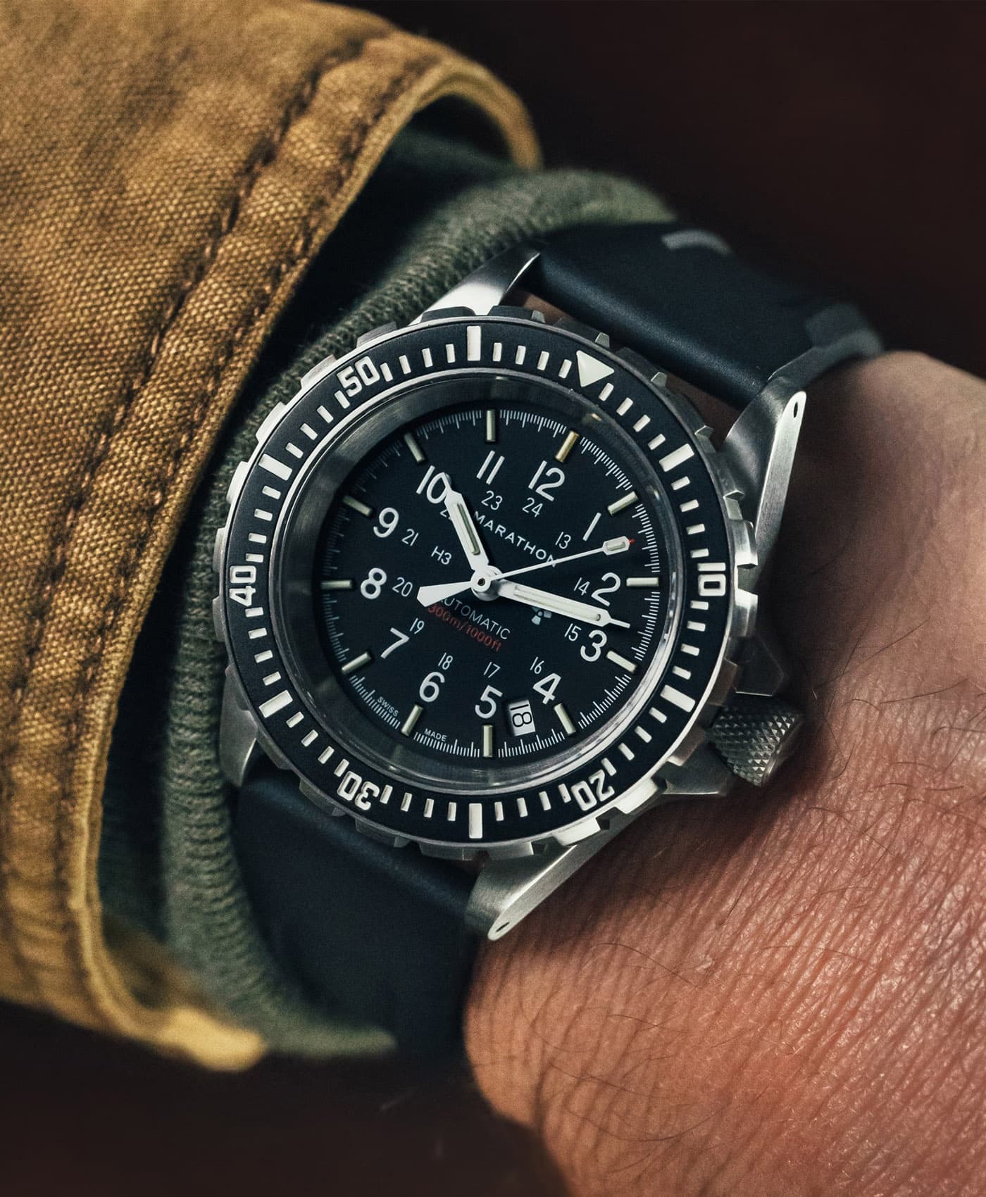 Marathon-41mm-Large-Divers-Automatic-GSAR-wrist-shot-min