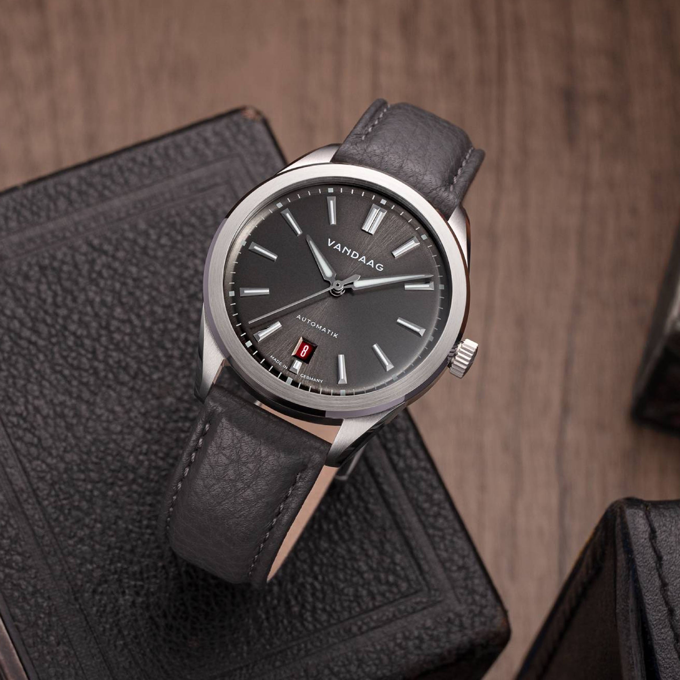 Vandaag - Baas - Balance - Leather Bracelet - Red Date - mood