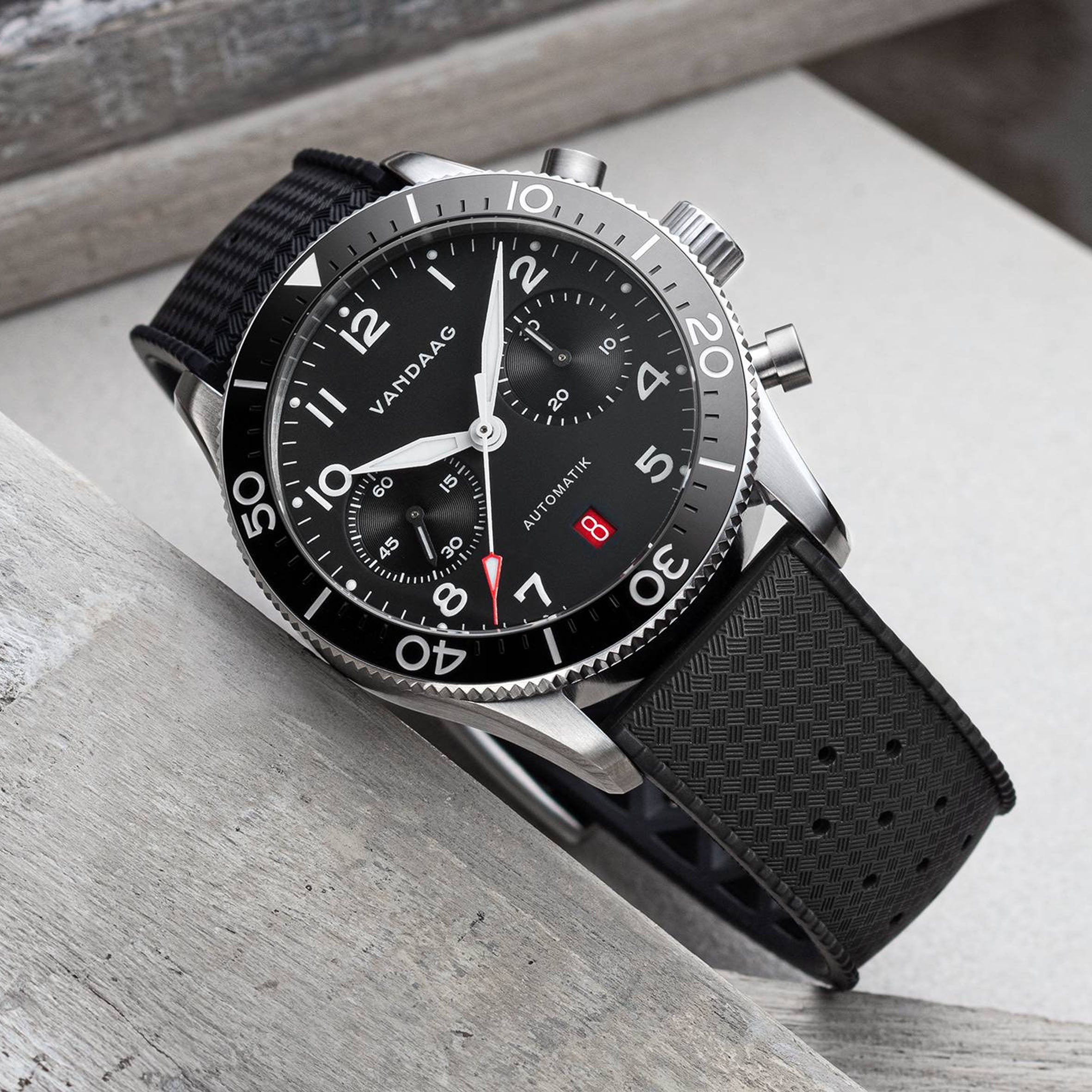 Vandaag - Schallmauer Automatik - Black - Black Rubber Strap - mood