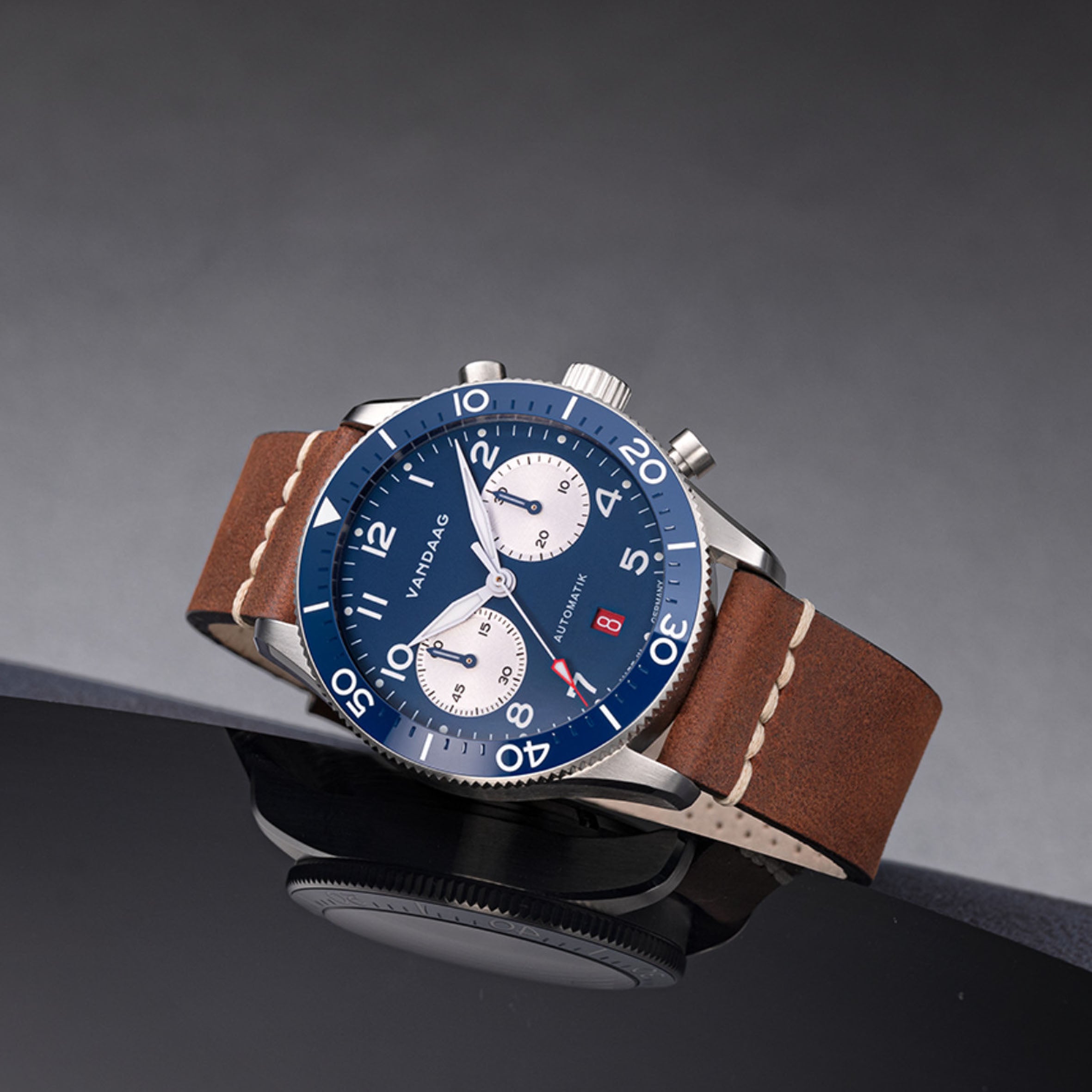 Vandaag - Schallmauer Automatik - Reverse Panda Blue - Tweede Pelle Leather Strap - mood
