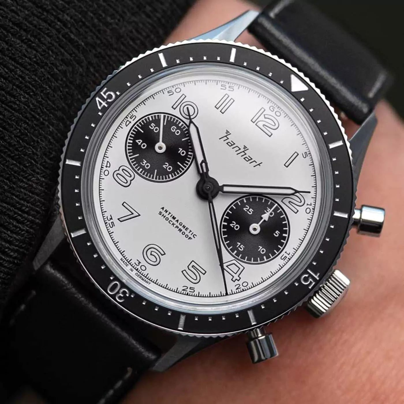 hanhart-415-es-panda-39-mm-wrist-shot