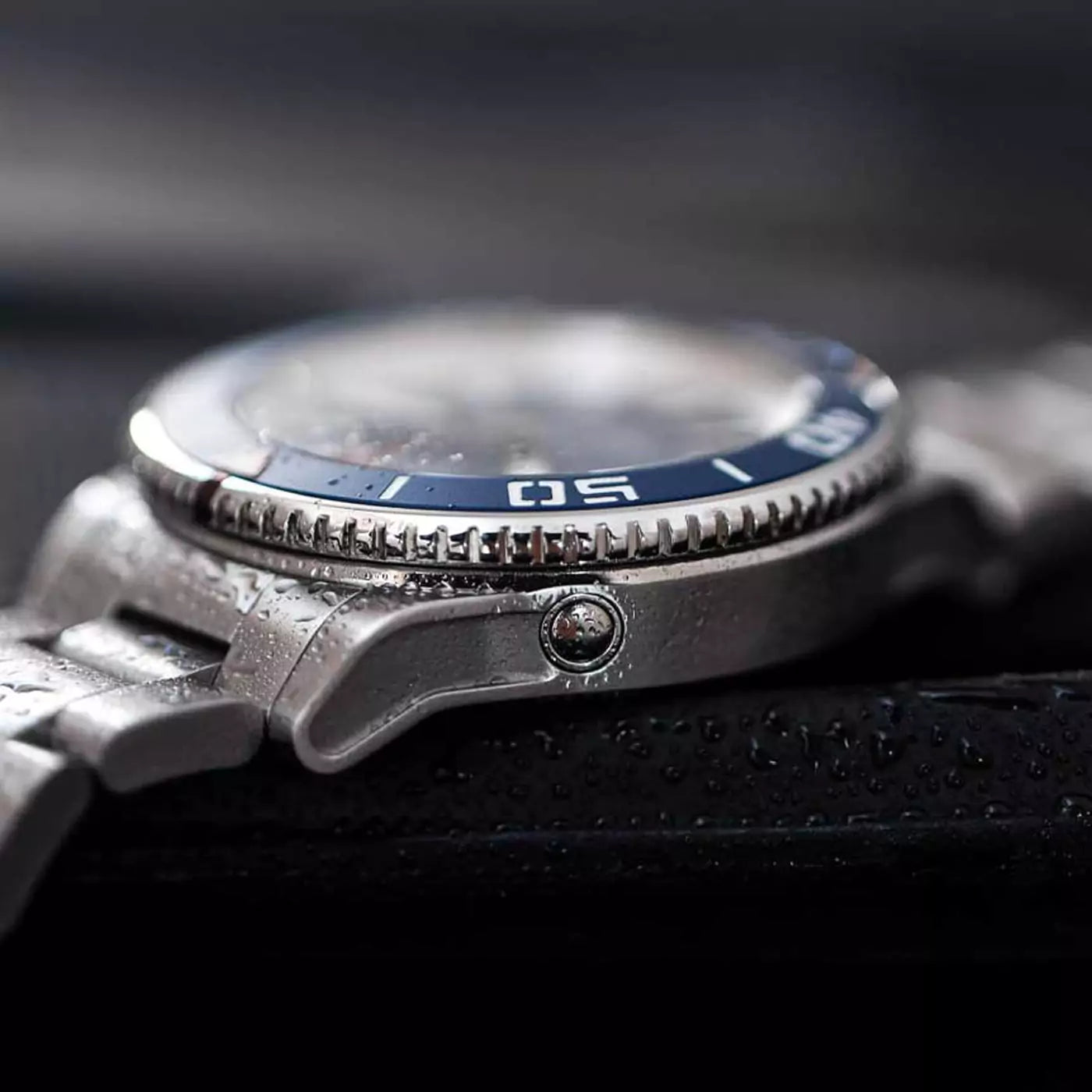 hanhart-aquasphere-freefall-blue-42mm-helium-valve-escape