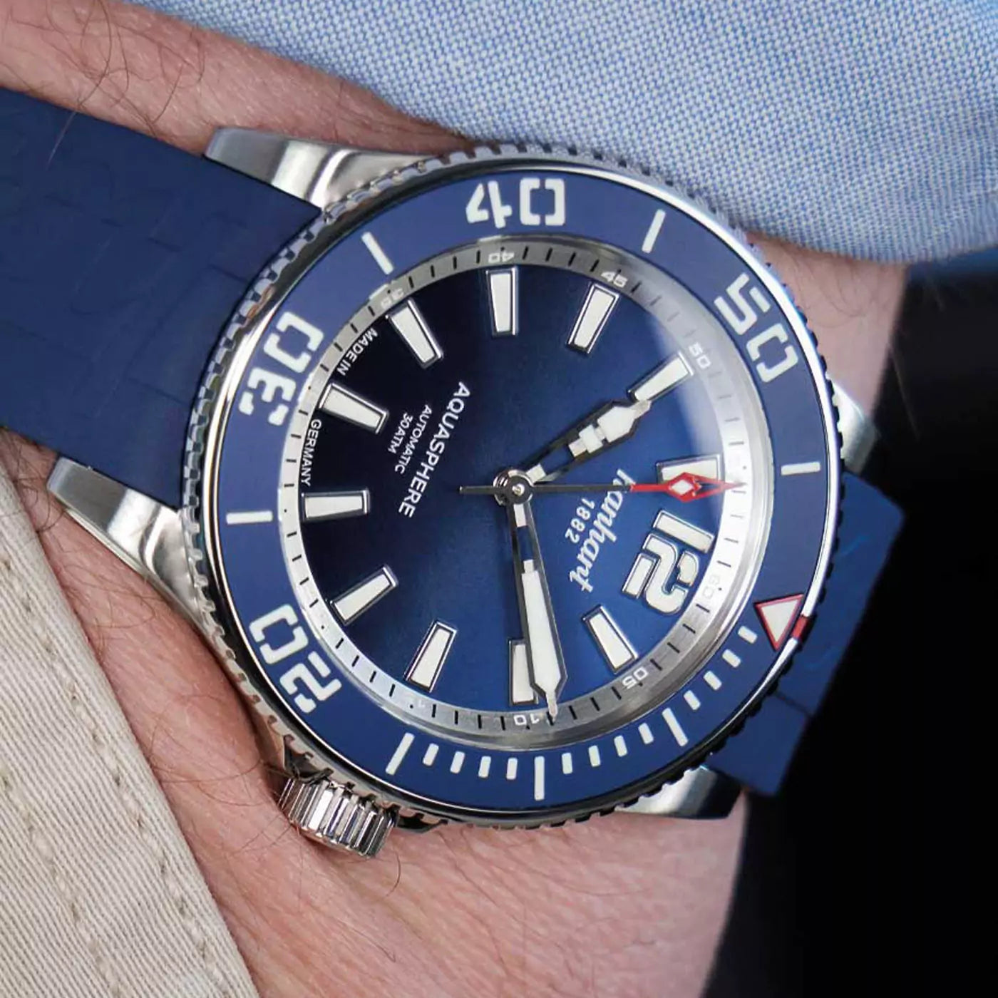 hanhart-aquasphere-ocean-fade-42mm-blue-bezel-blue-rubber-strap-pocketshot