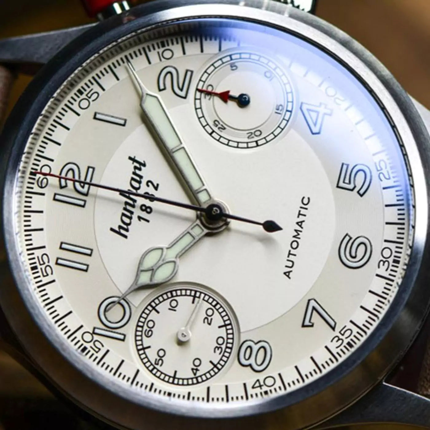 hanhart-pioneer-monoscope-silver-smooth-bezel-45-mm-black-leather-mood