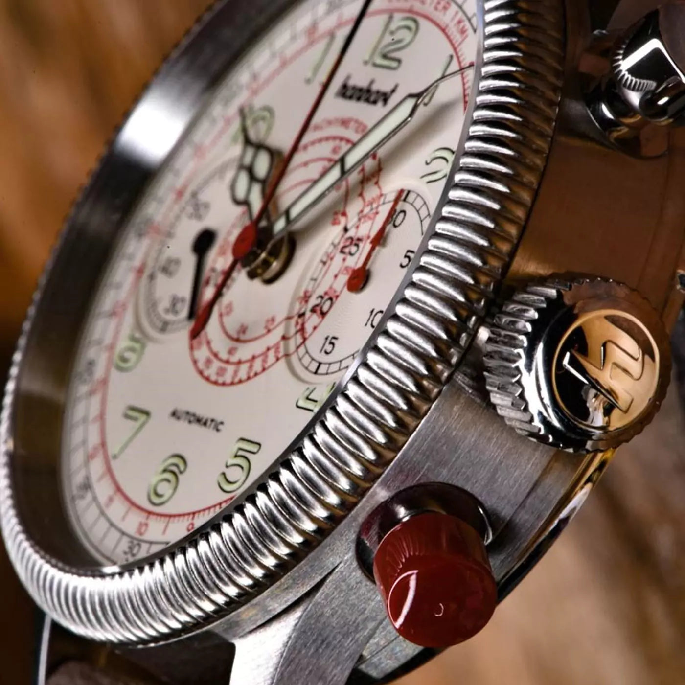 hanhart-pioneer-tachytele-antique-white-40-mm-case-close-up