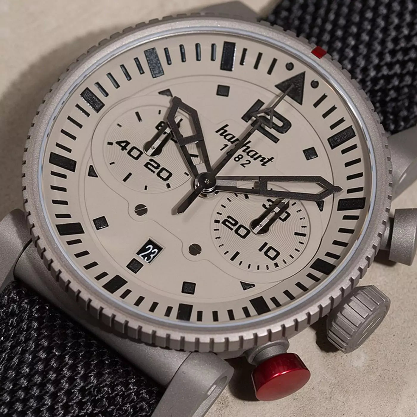 hanhart-primus-monochrome-pilot-44-mm-close-up