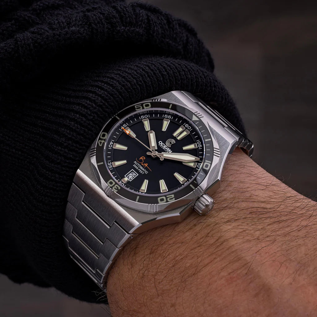 ocean-crawler-bolt-ultra-black-wrist shot