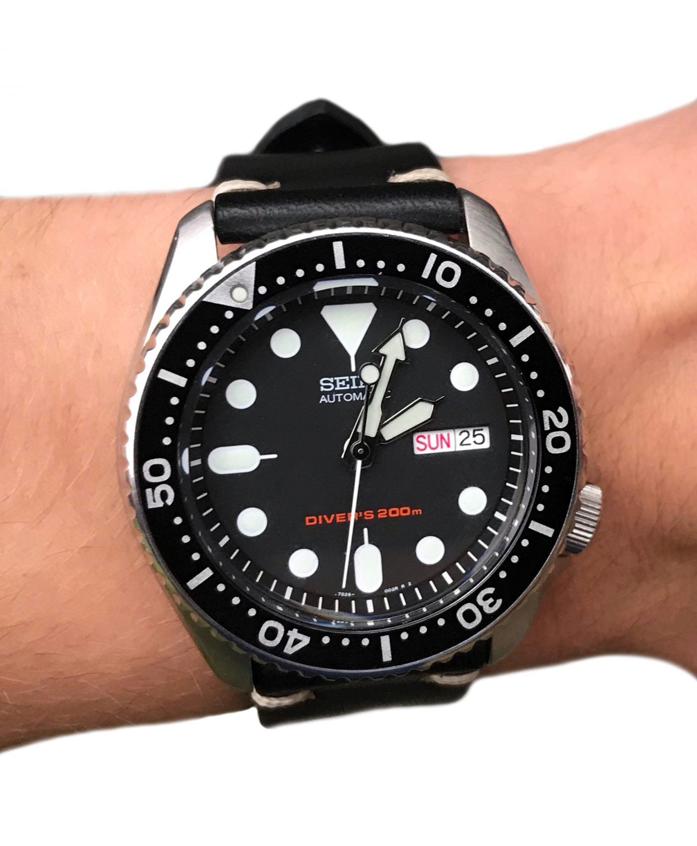 Seiko SKX007 on black vintage leather WB original