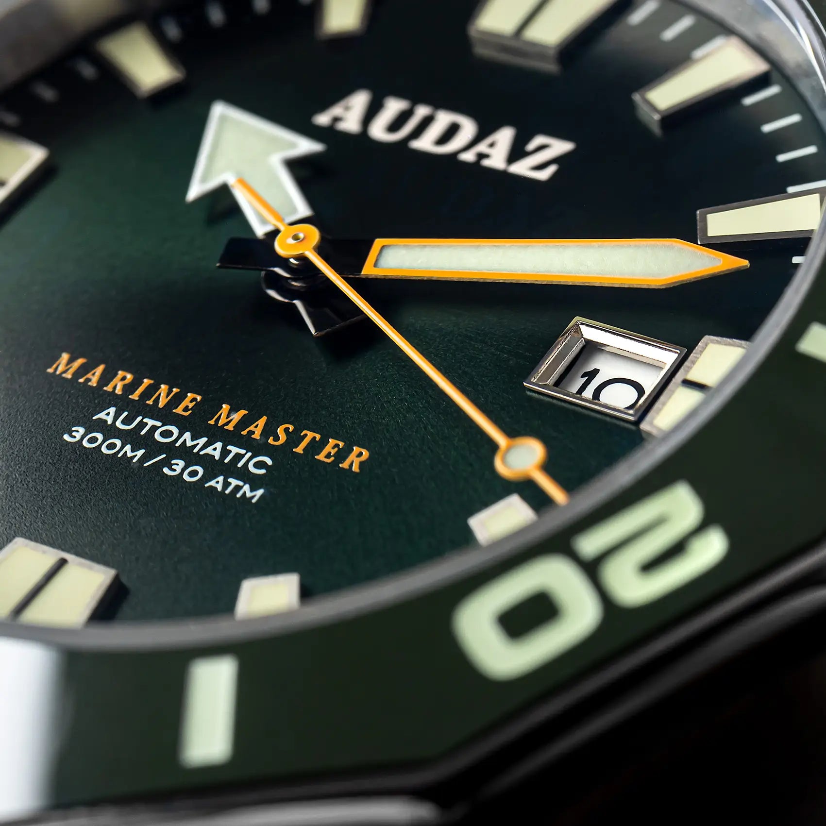 Audaz Marine Master Green dial close up