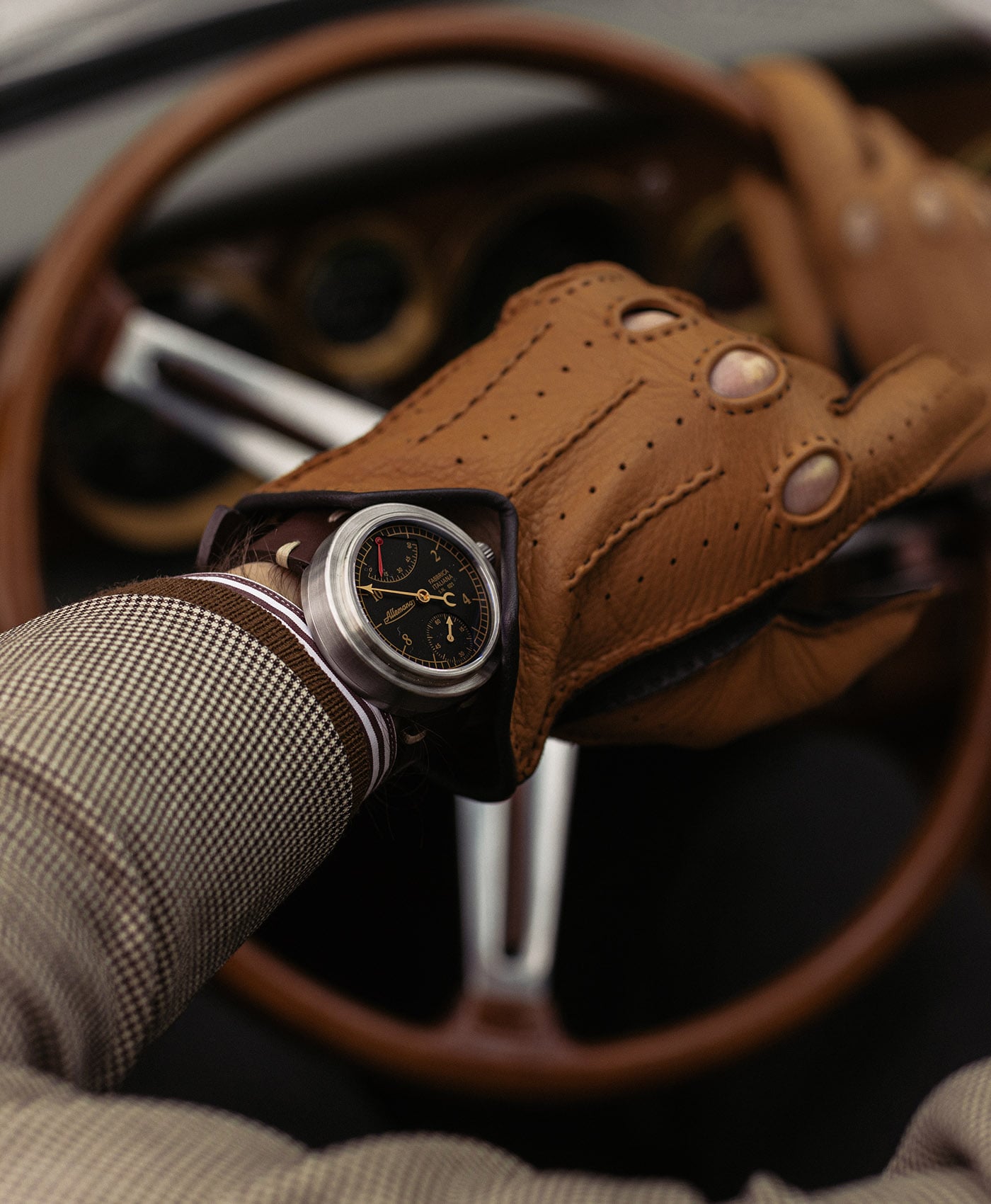 Allemano - Collection 1919 - Man-car-wrist shot-min