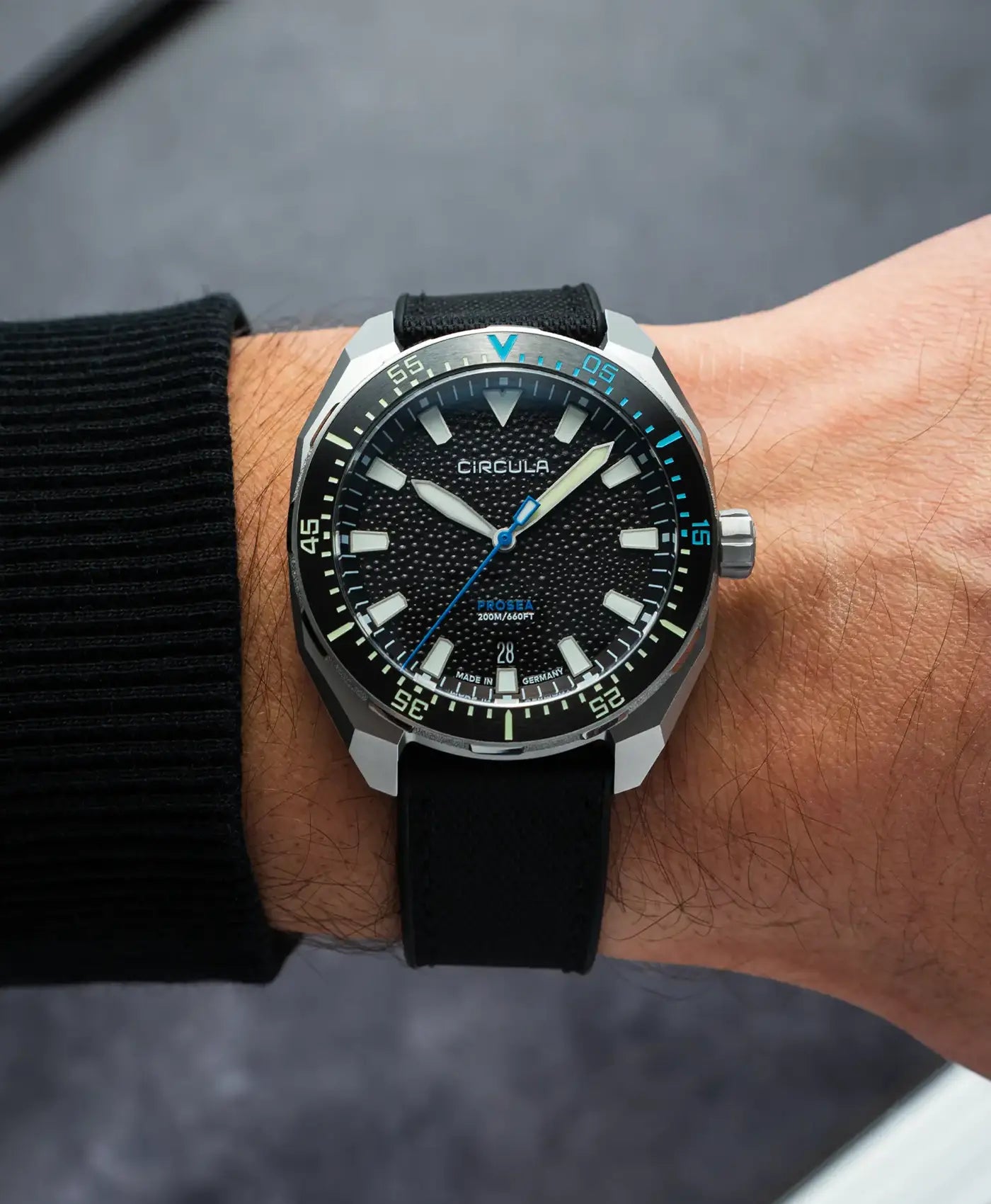 Circula - ProSea Black - metal bracelet - wrist shot