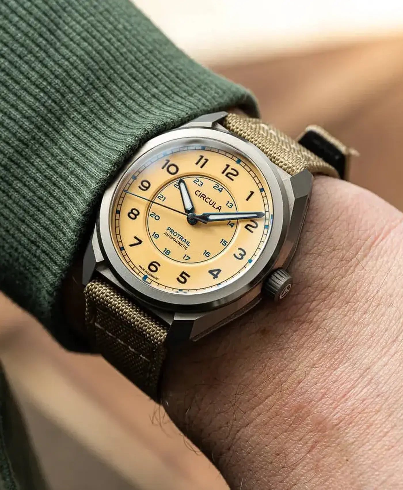 Circula ProTrail Sand - wrist shot