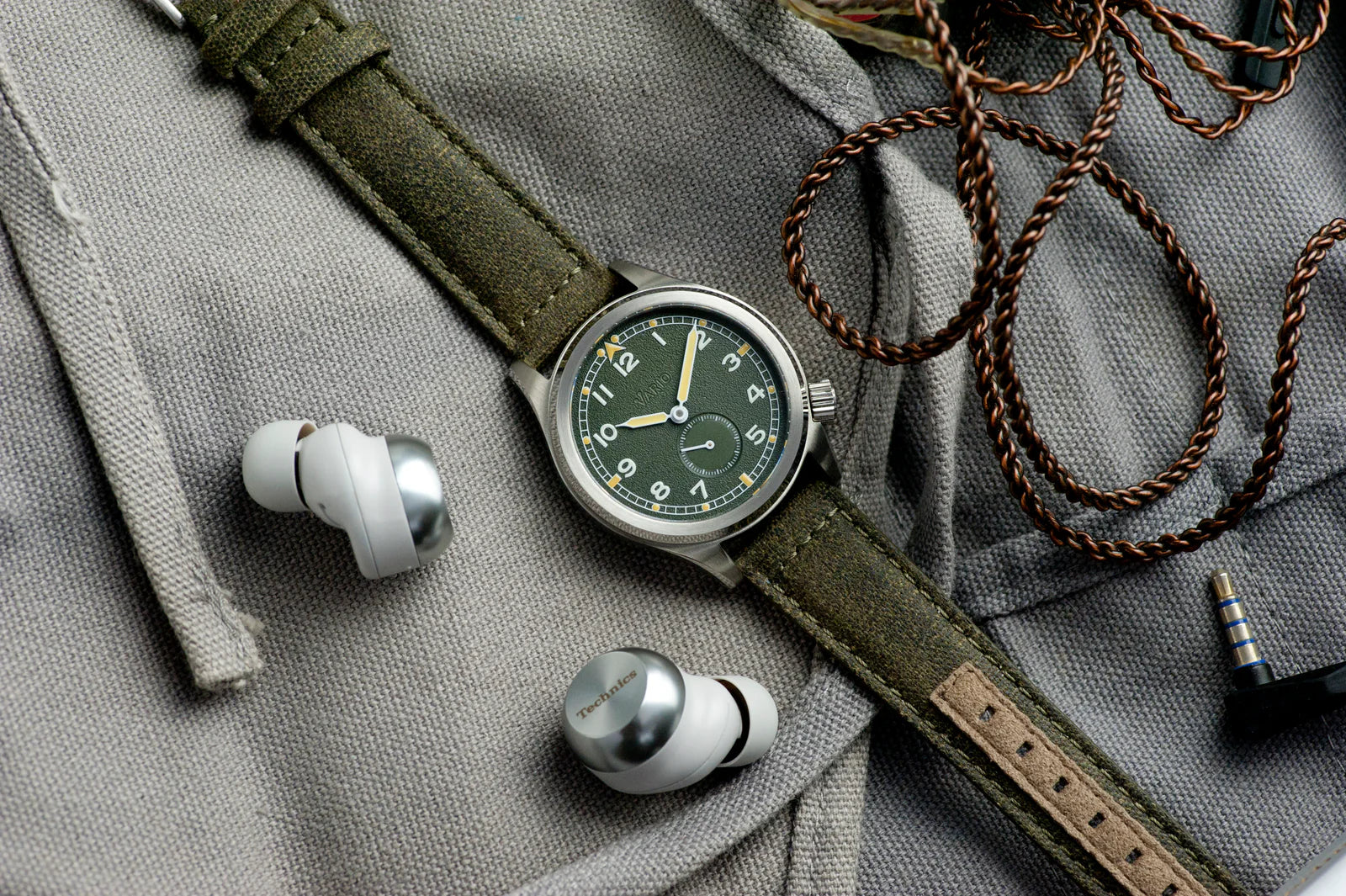 Vario - 1945 D12 - Army Green Field Watch