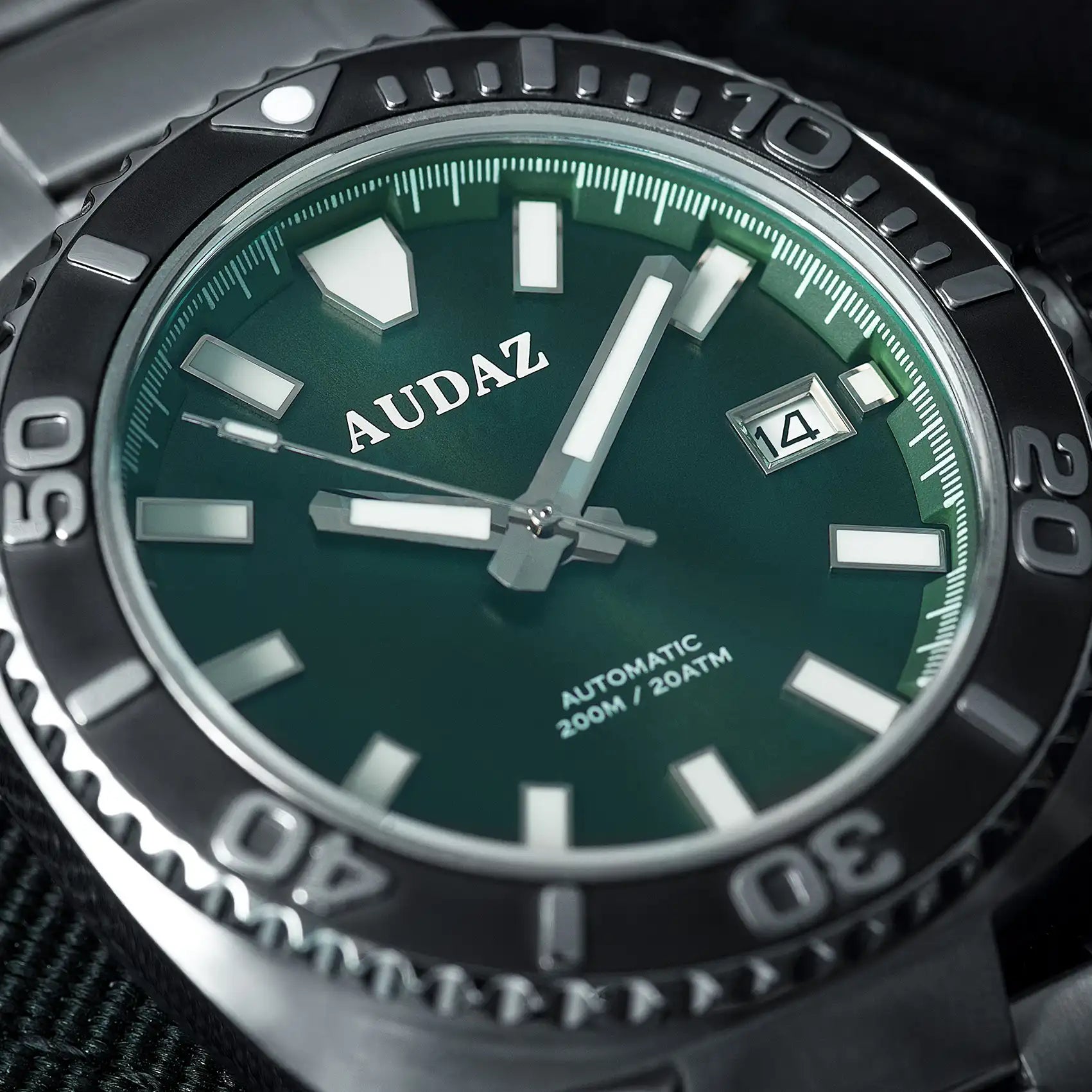 Audaz King Ray ADZ-3040-04 green dial close up