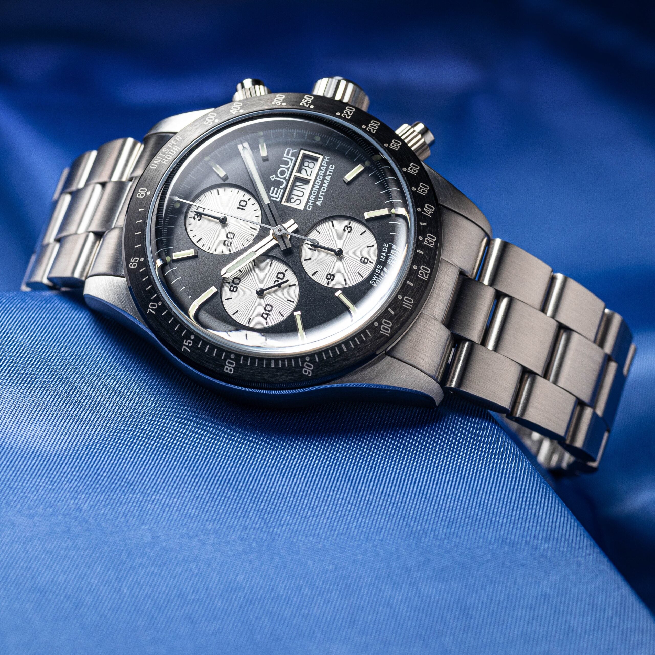 Le Jour watch-LJ-CM-007 close up