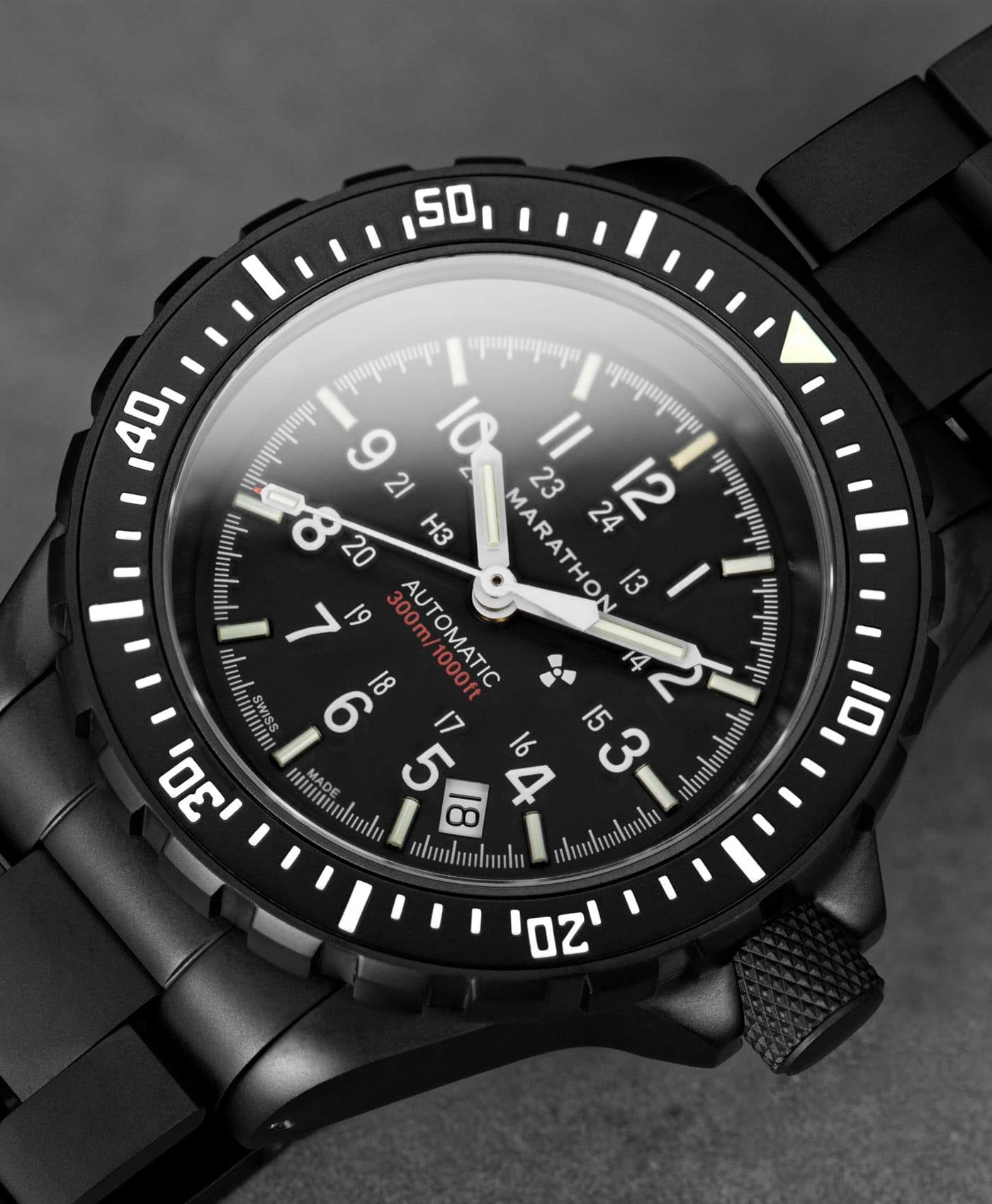 Marathon-41mm-Anthracite-Large-Divers-Automatic-GSAR-With-Stainless-Steel-Bracelet-reflection-min