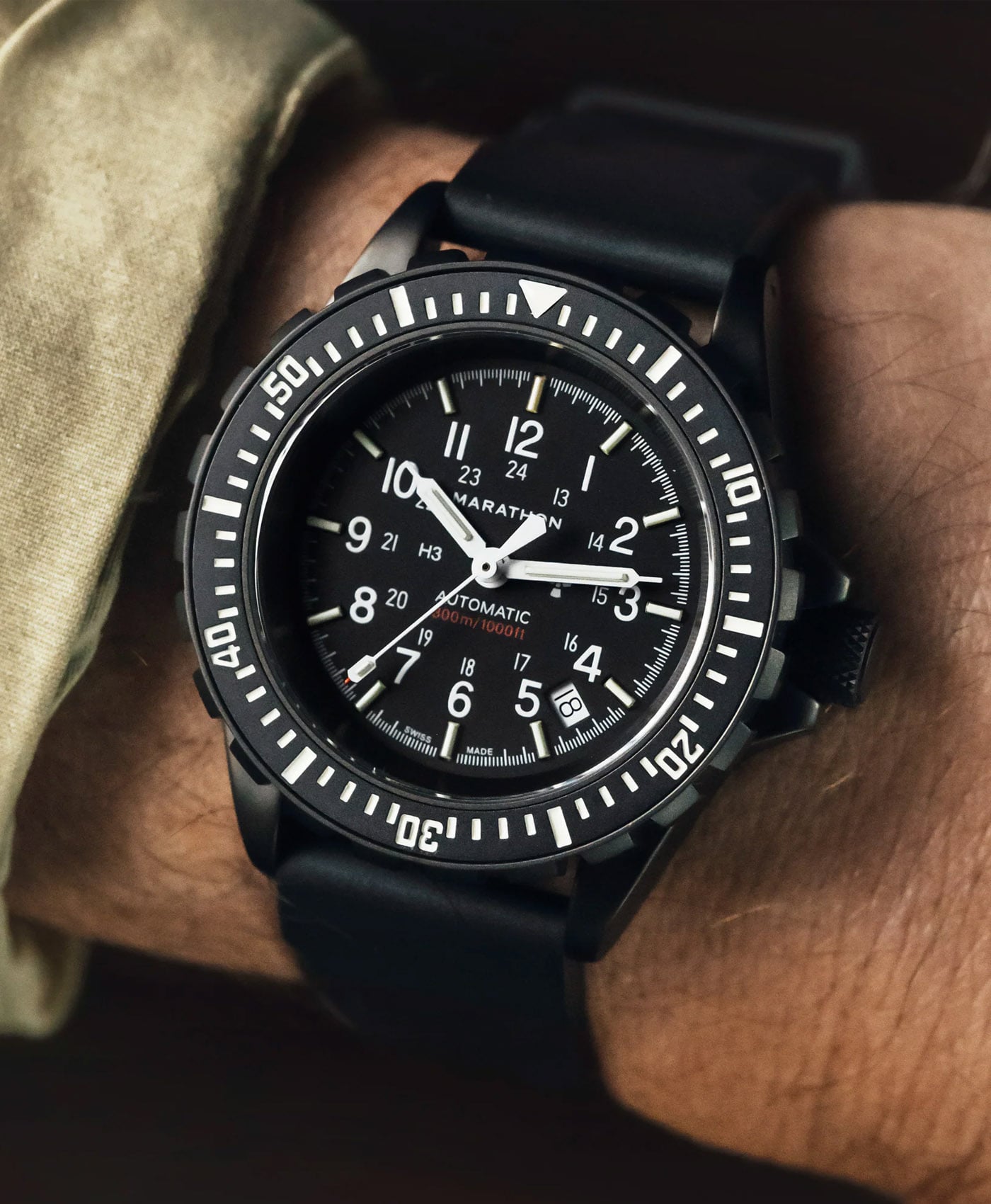 Marathon-41mm-Anthracite-Large-Divers-Automatic-GSAR-wrist shot-min