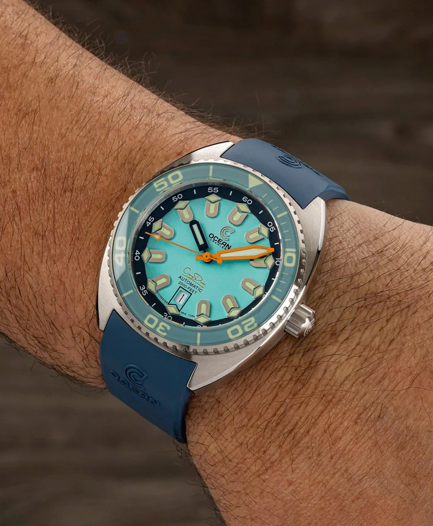 Ocean Crawler Core Diver V4 - Aqua-rubber strap wrist shot-min