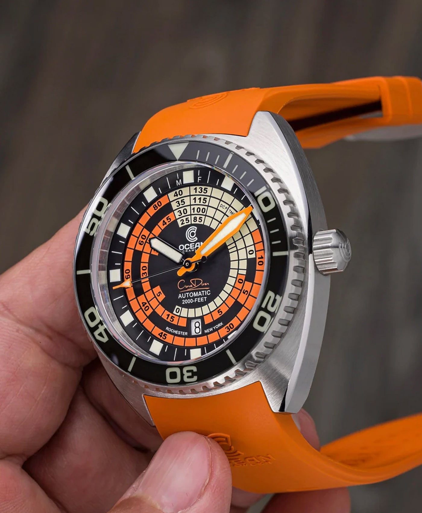 Ocean Crawler - Decompression Timer - Black - orange rubber strap-min