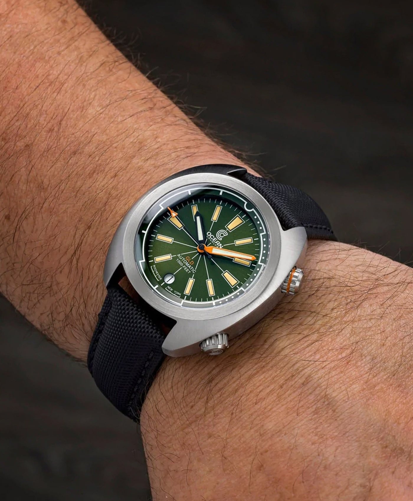 Ocean Crawler - Great Lakes Diver V3 - Green-wrist shot-min