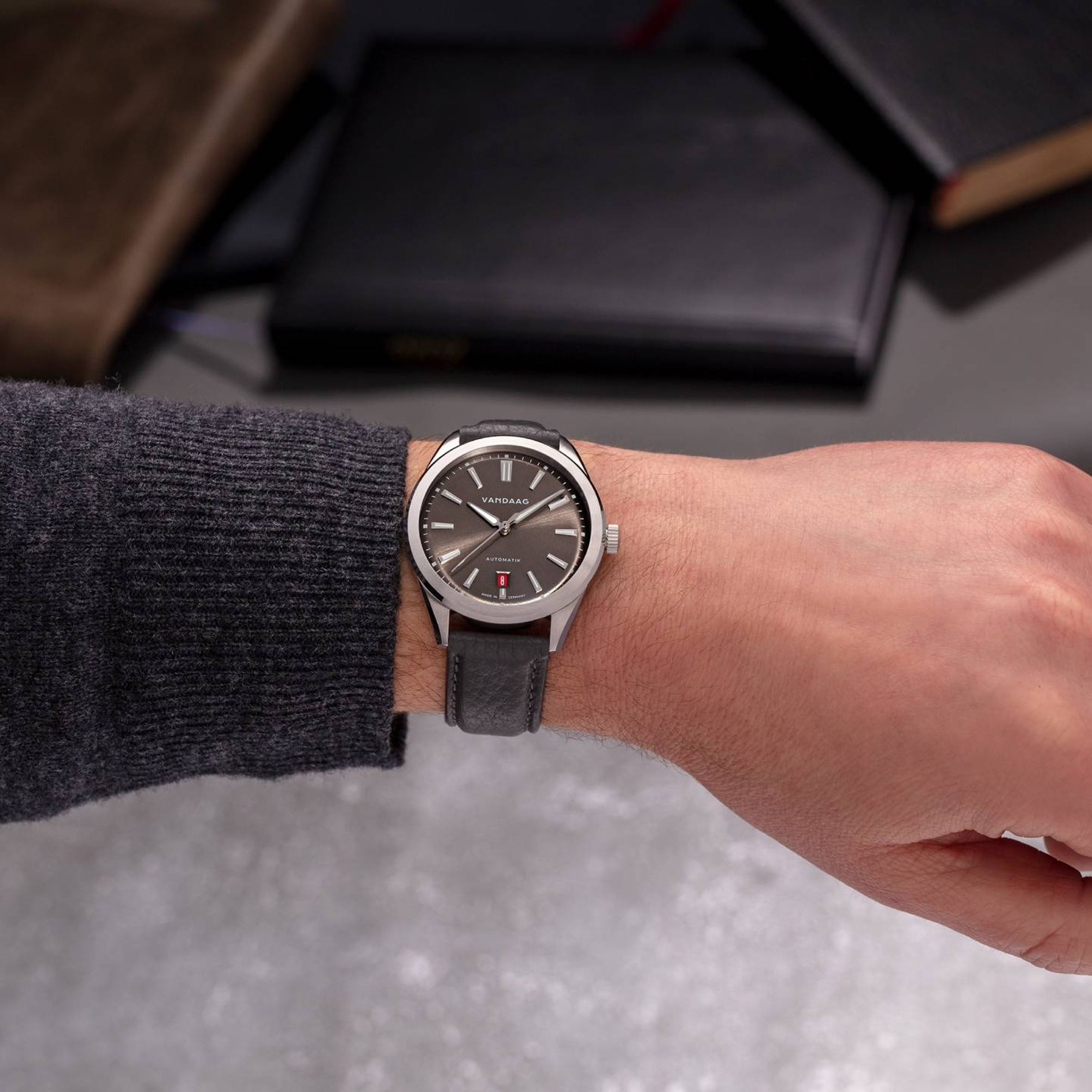 Vandaag - Baas - Balance - Leather Bracelet - Red Date - wrist shot