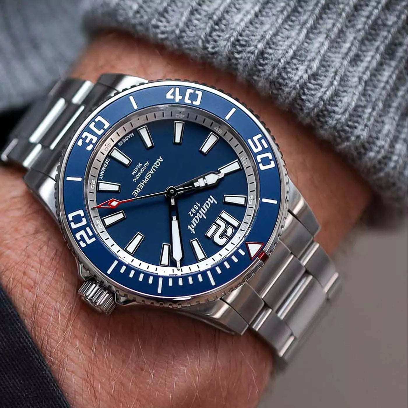 hanhart-aquasphere-freefall-blue-42mm-pocketshot