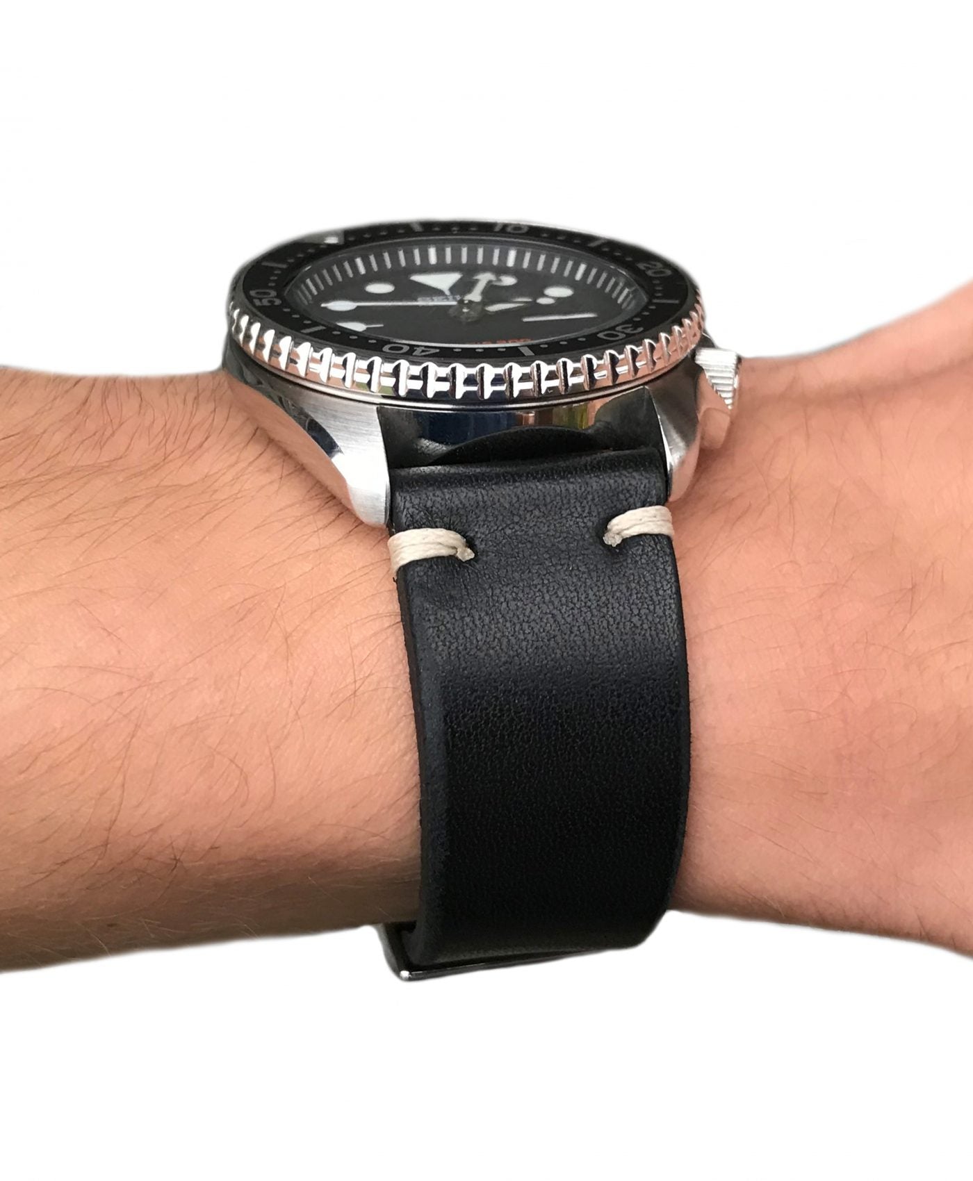 Seiko SKX007 on black vintage leather WB original