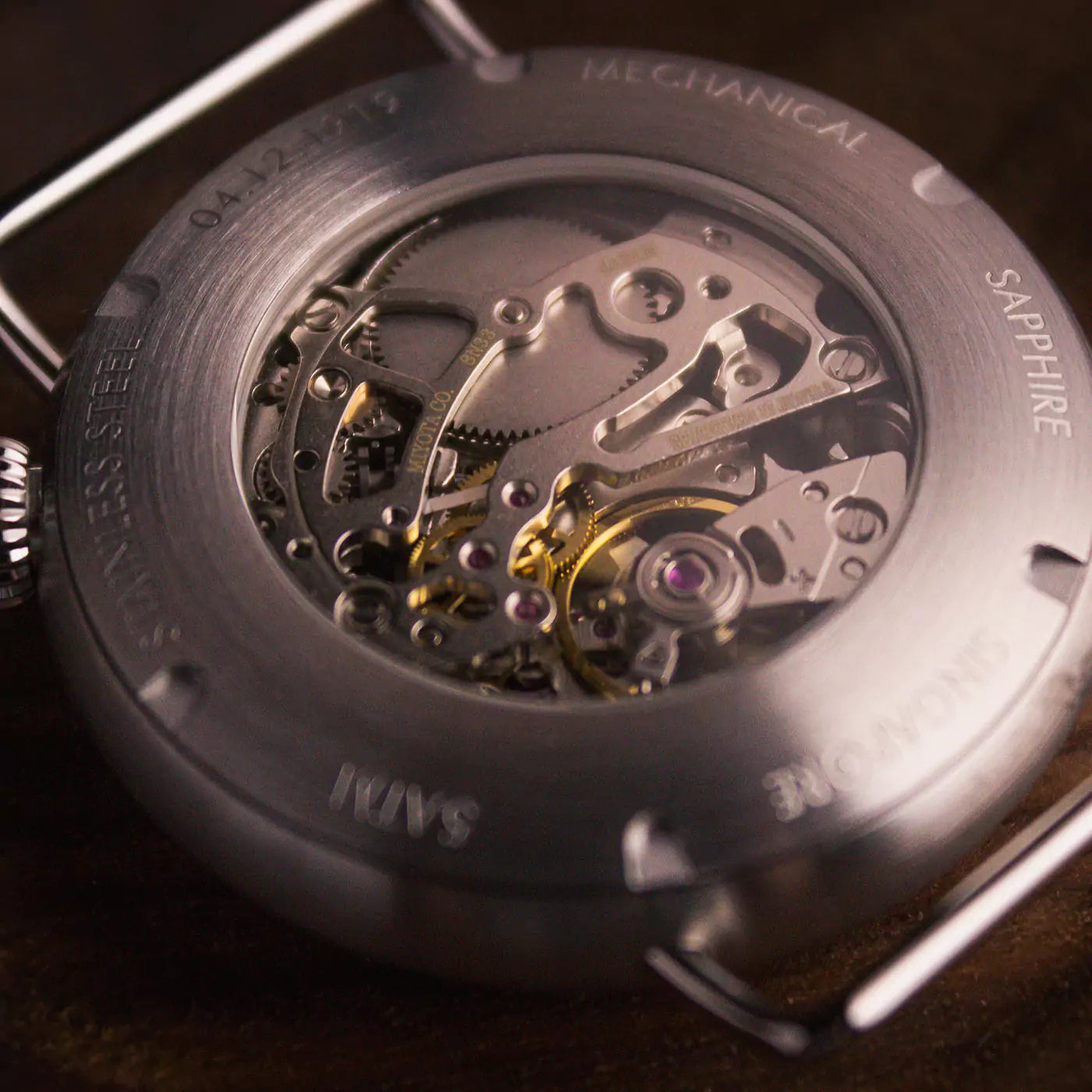 vario-trench-black-dial-with-white-lume-caseback-mood