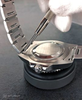 Bergeon 6767-F spring bar removing on a Rolex