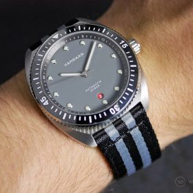 VANDAAG Tiefsee Automatik grey on black grey striped two piece NATO watchbandit strap