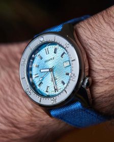 Squale 1521 Series 026 ONDA AQUA on blue Watchbandit Canvas strap - Picture: @the.automatic.diver