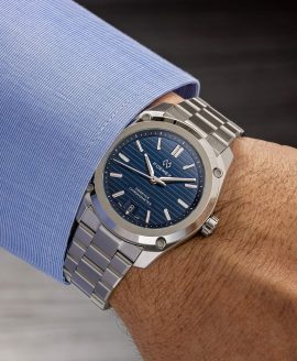 Formex - Essence FortyThree - Automatic Chronometer Blue dial - wrist shot