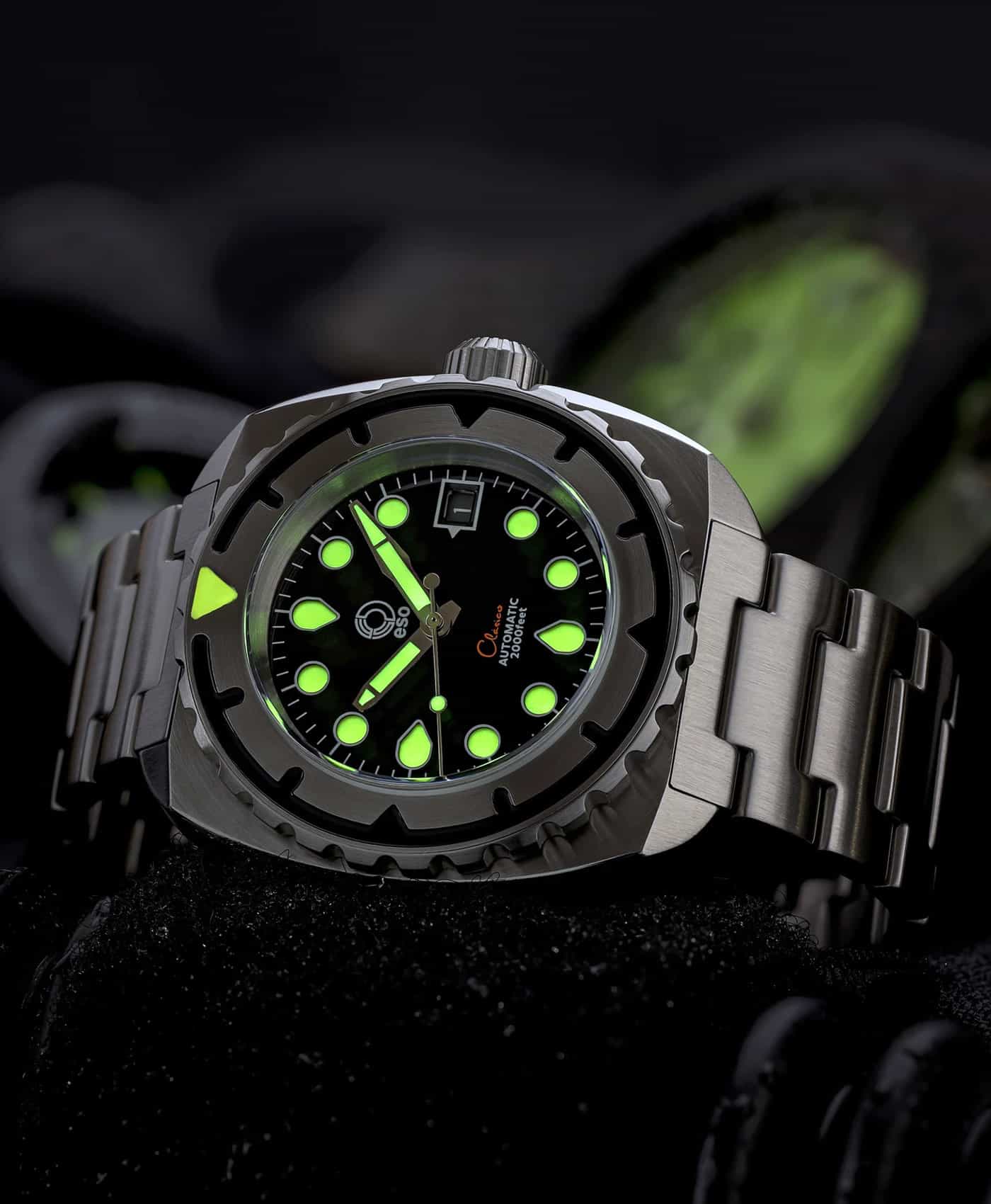 Esoteric-Watches_Bathyal Clasico_lume shot