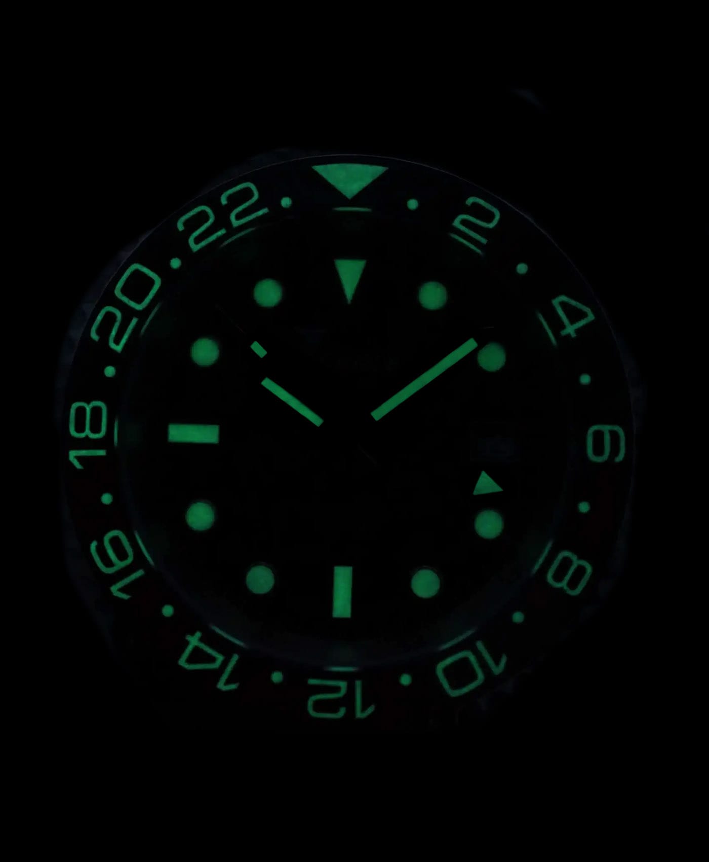 Squale 30 ATM GMT Special Edition_Lume shot-min