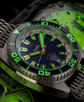 Ocean Crawler-Core Diver-Tapisserie dial-Blue-lume shot-min