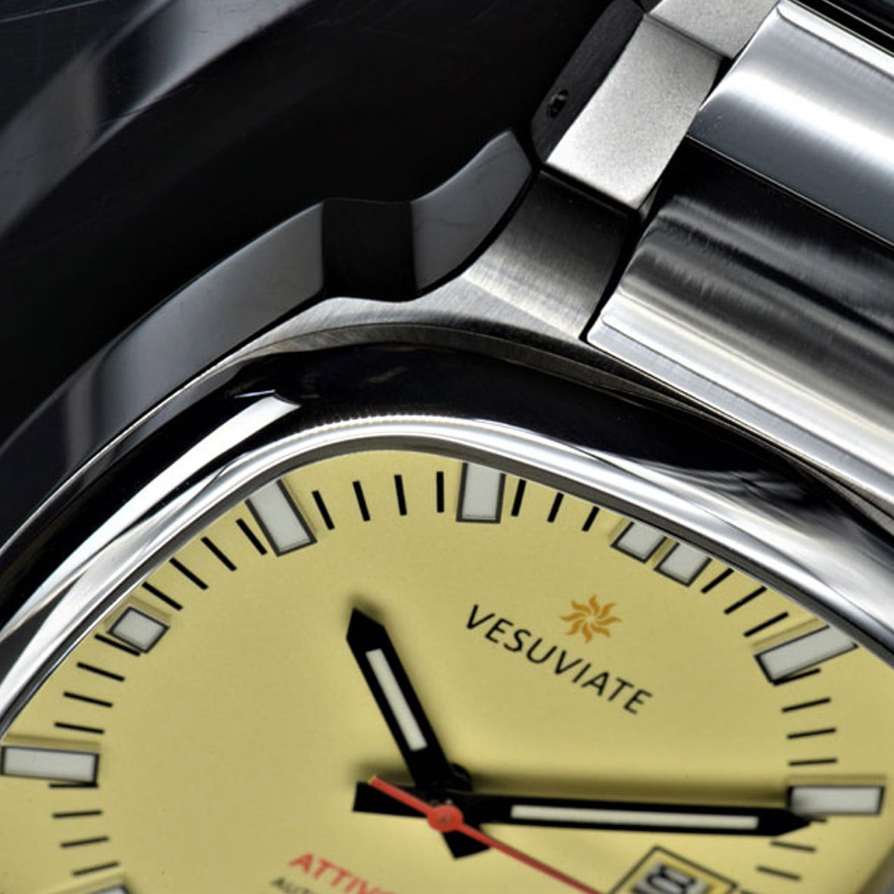 Vesuviate Watches-Attivo Cream White-close up-min