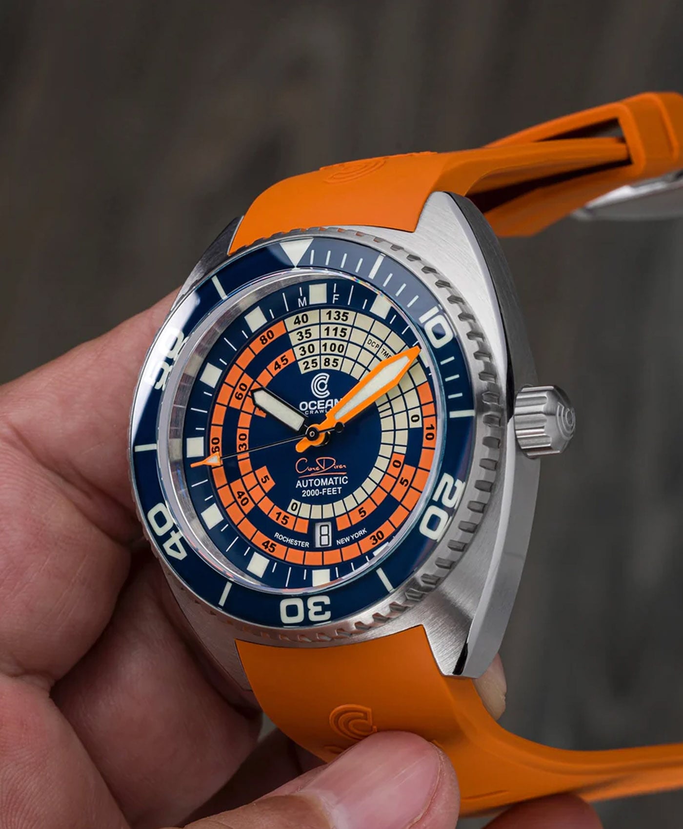 Ocean Crawler - Decompression Timer - Blue - close up - lume - orange rubber strap-min