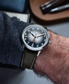 second-hour-the-sattelberg-mk2-black-wrist-shot-