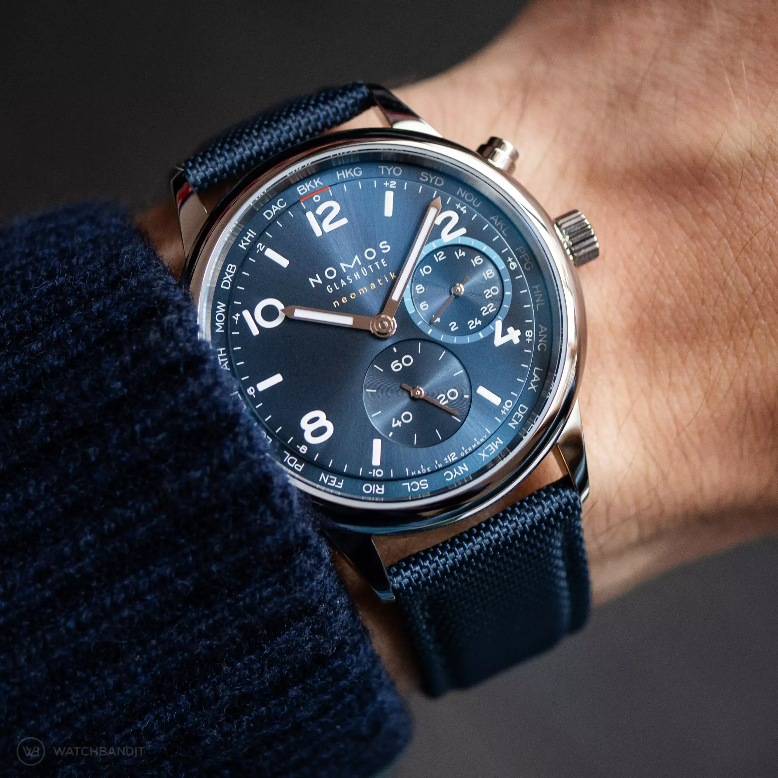 nomos-club-sport-neomatik-worldtimer-strapguide-sailcloth-strap-blue