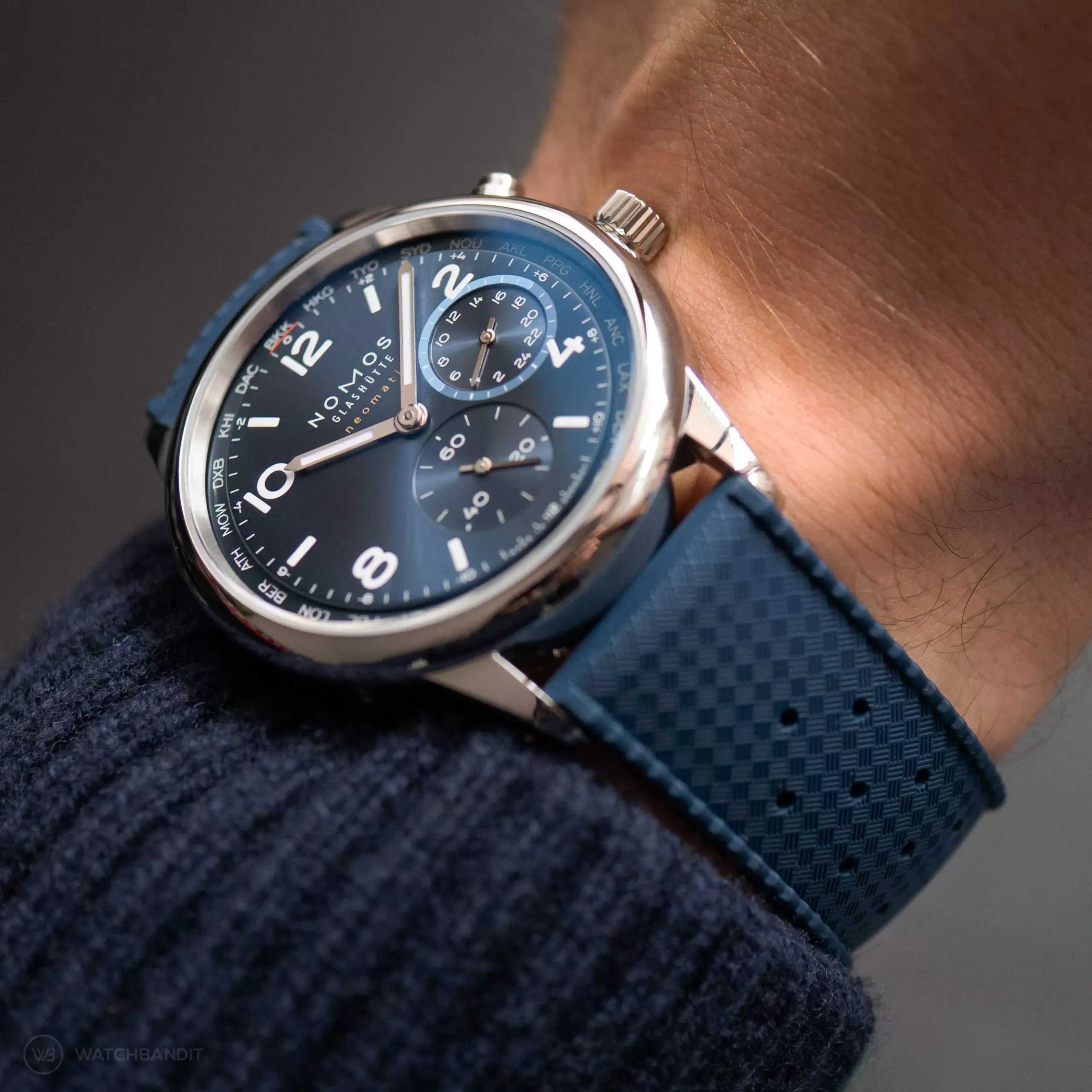 nomos-club-sport-neomatik-worldtimer-strapguide-tropical-rubber-strap-blue