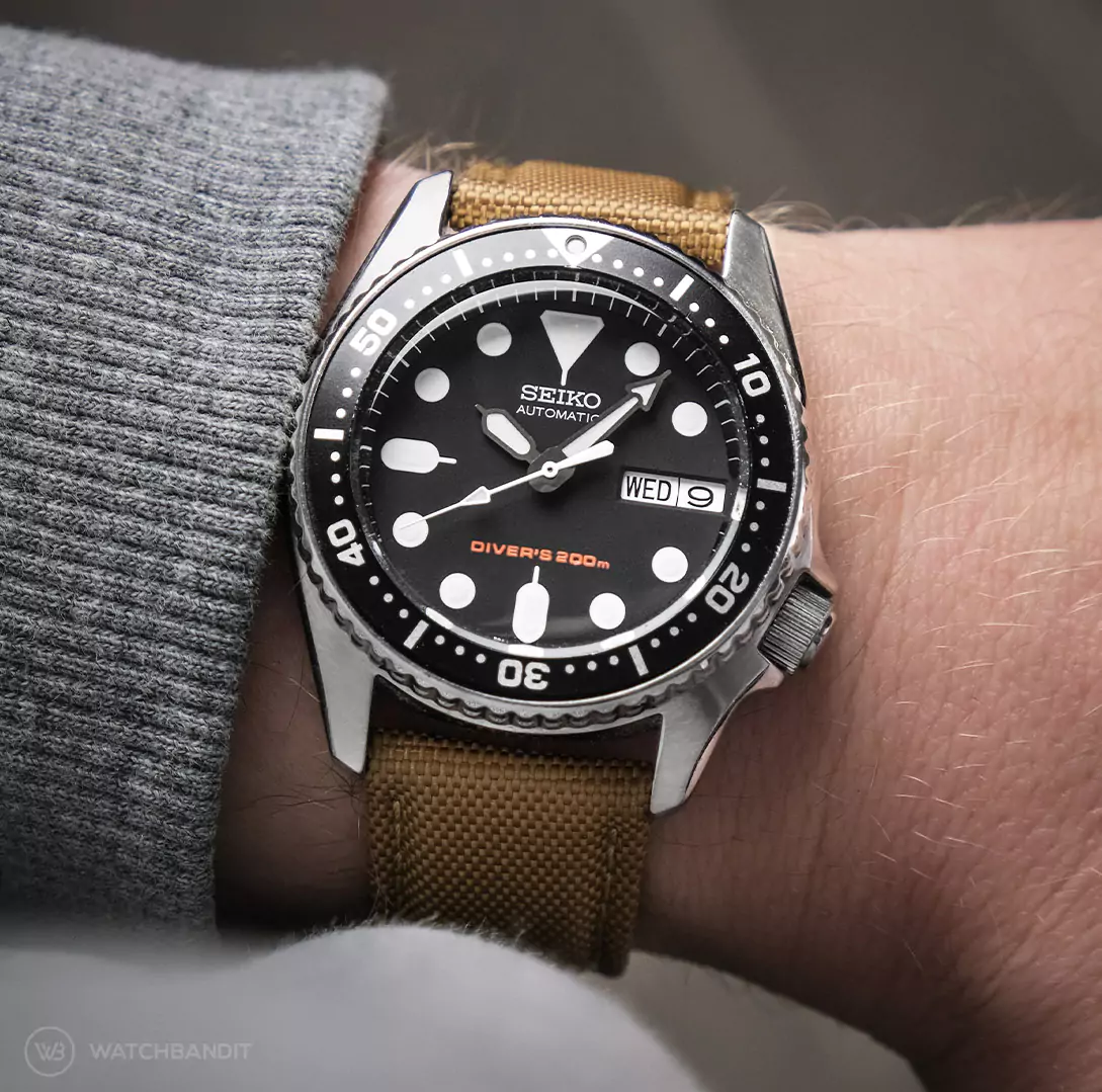 seiko-skx-watchbandit-sailcloth-armband-dark-grey-1-wb-wristshot-square