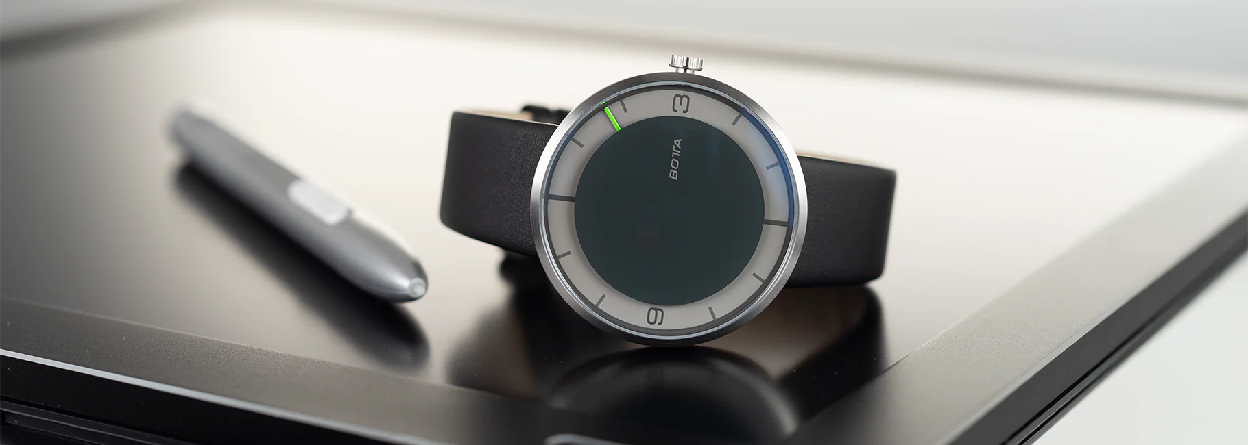 BOTTA-NOVA-automatik-44mm-schwarz-hero-1213x550px-slider-8172c1