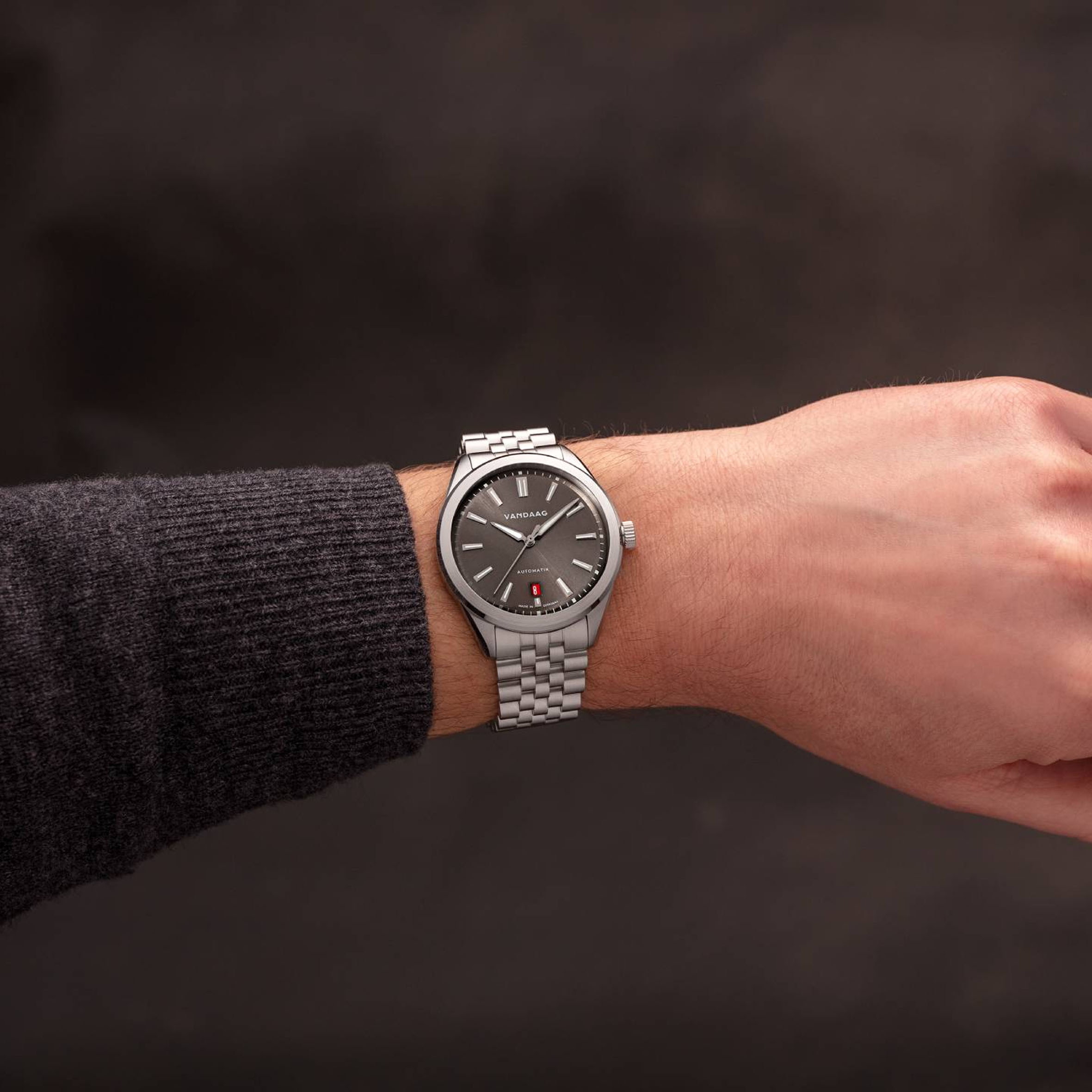 Vandaag - Baas - Balance - Steel Bracelet - Grey Date - wrist shot Vandaag - Baas - Balance - Steel Bracelet - Grey Date - wrist shot