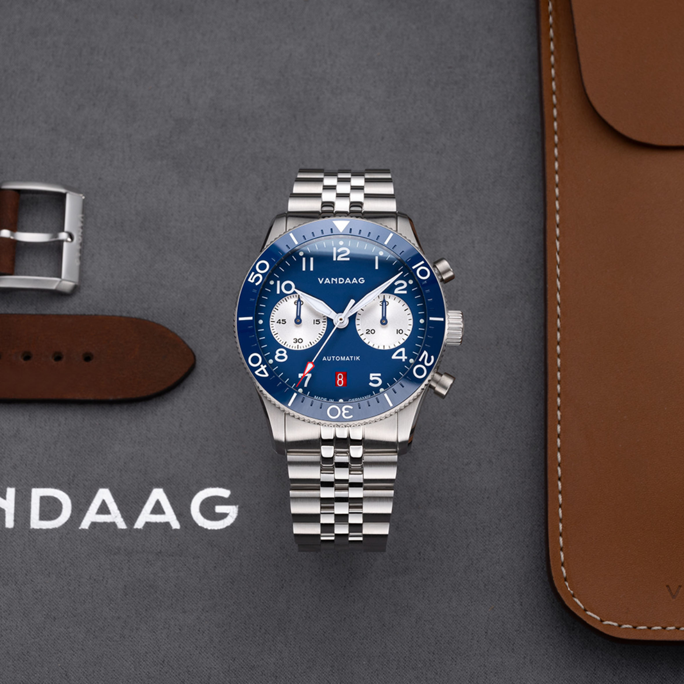 Vandaag - Schallmauer Automatik - Reverse Panda Blue - Steel Bracelet - mood Vandaag - Schallmauer Automatik - Reverse Panda Blue - Steel Bracelet - mood